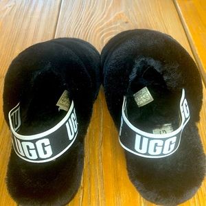Ugg size 6 slide with back strap/ slipper. Worn twice. Excellent condition.